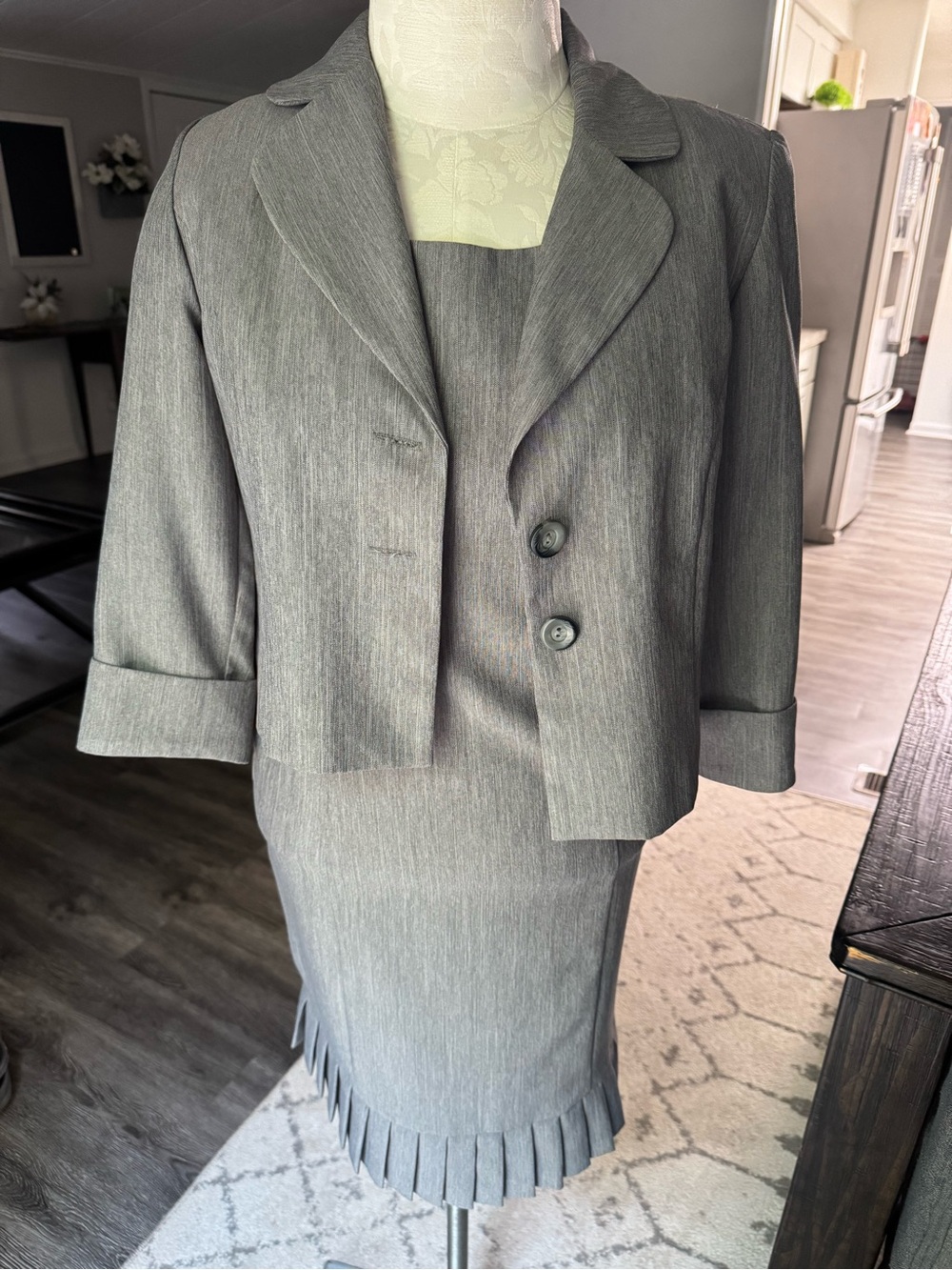 Dress Barn Gray Dress Blazer 2 Piece Matching Suit Set Pleated Bottom 10